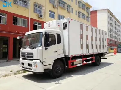 Camion di pollame