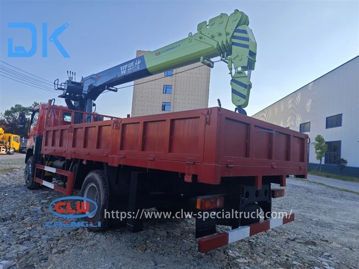 Dongfeng K3 4.5-meter Wheelbase 8-ton 5-section Boom best
